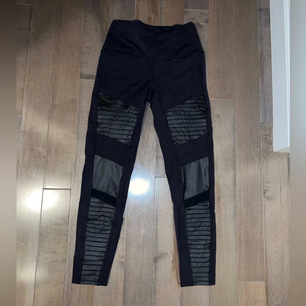 alo black 7/8 length black leggings